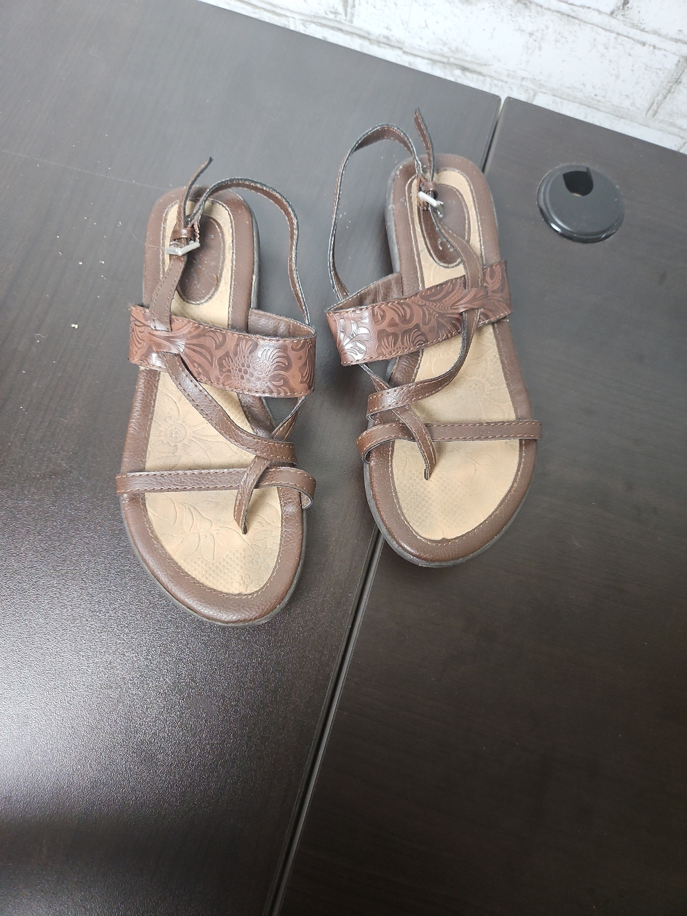 b.o.c. Women's Brown Floral-Embossed Strappy Sandals Size 7
